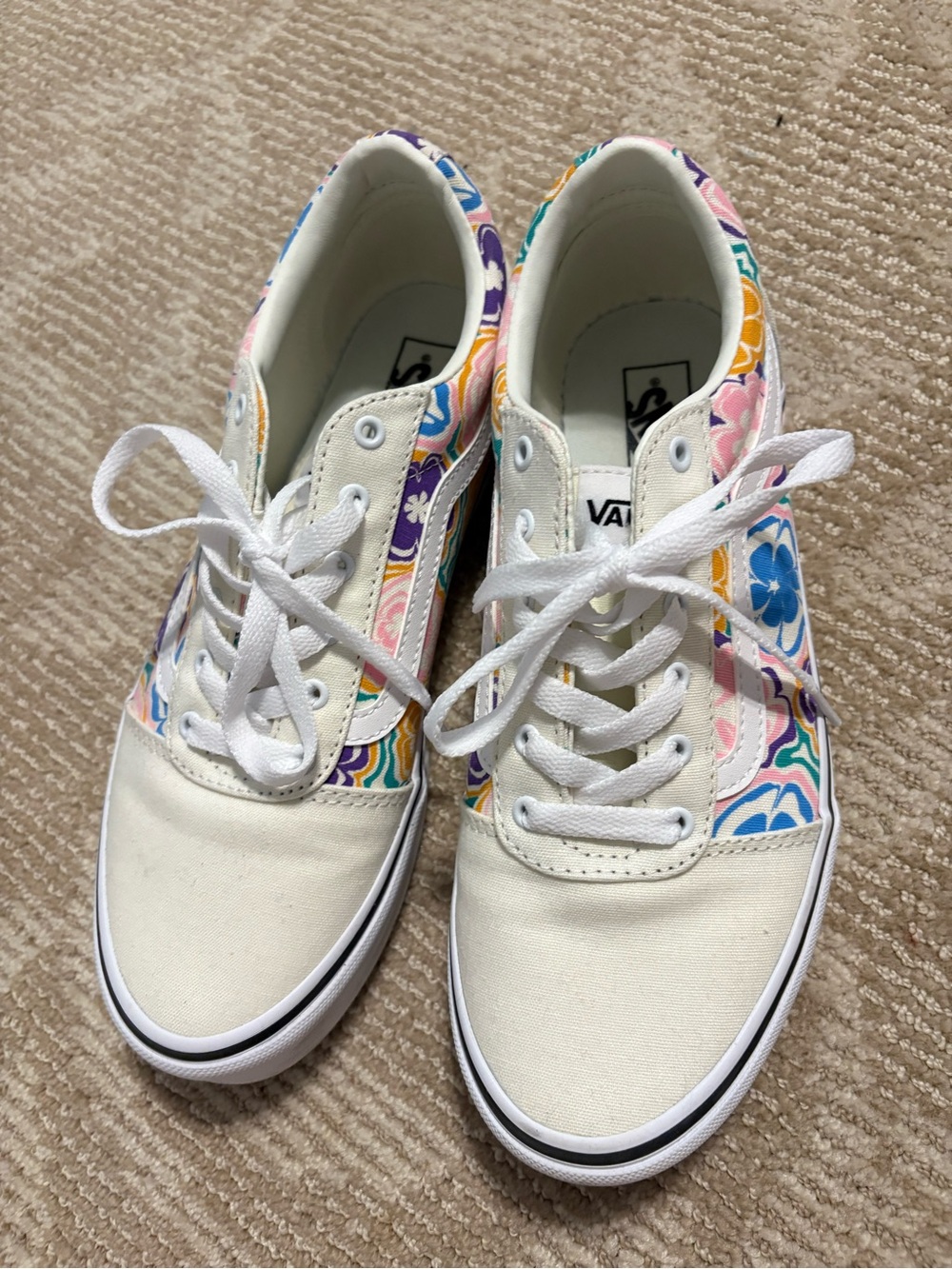 Vans White Canvas Low-Top Sneakers with Multicolor Floral Pattern - Picture 2 of 8